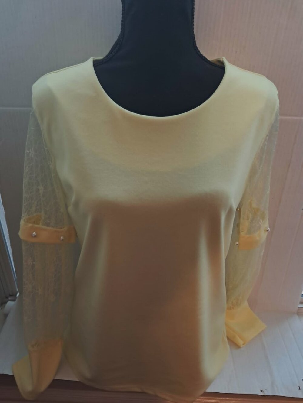 Yellow Lace Sleeve Blouse Pearl Cuff Detail Size M - Picture 2 of 8